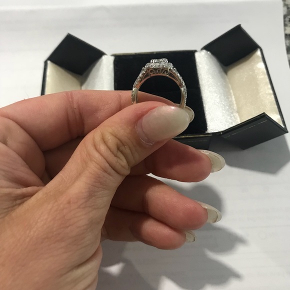 Diamond Bridal Set - Picture 3 of 8